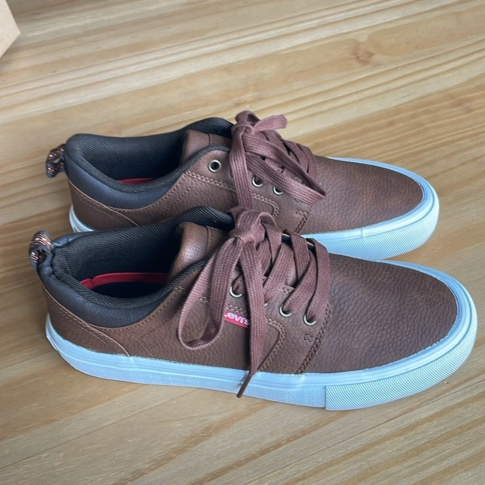 NEW in‎ Box! Levi Men's Alpine Brown Sneaker